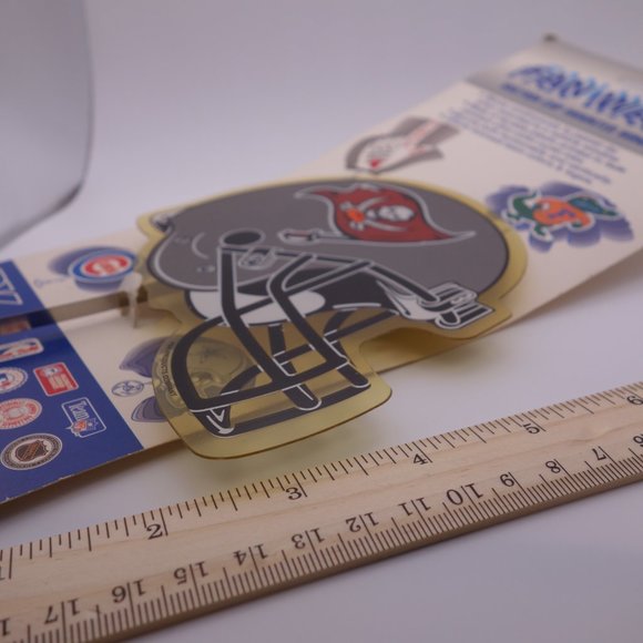 Tampa Bay Buccaneers Fan Waves Suction Cup Mounted Window Sign New w/ Packaging - Picture 2 of 6